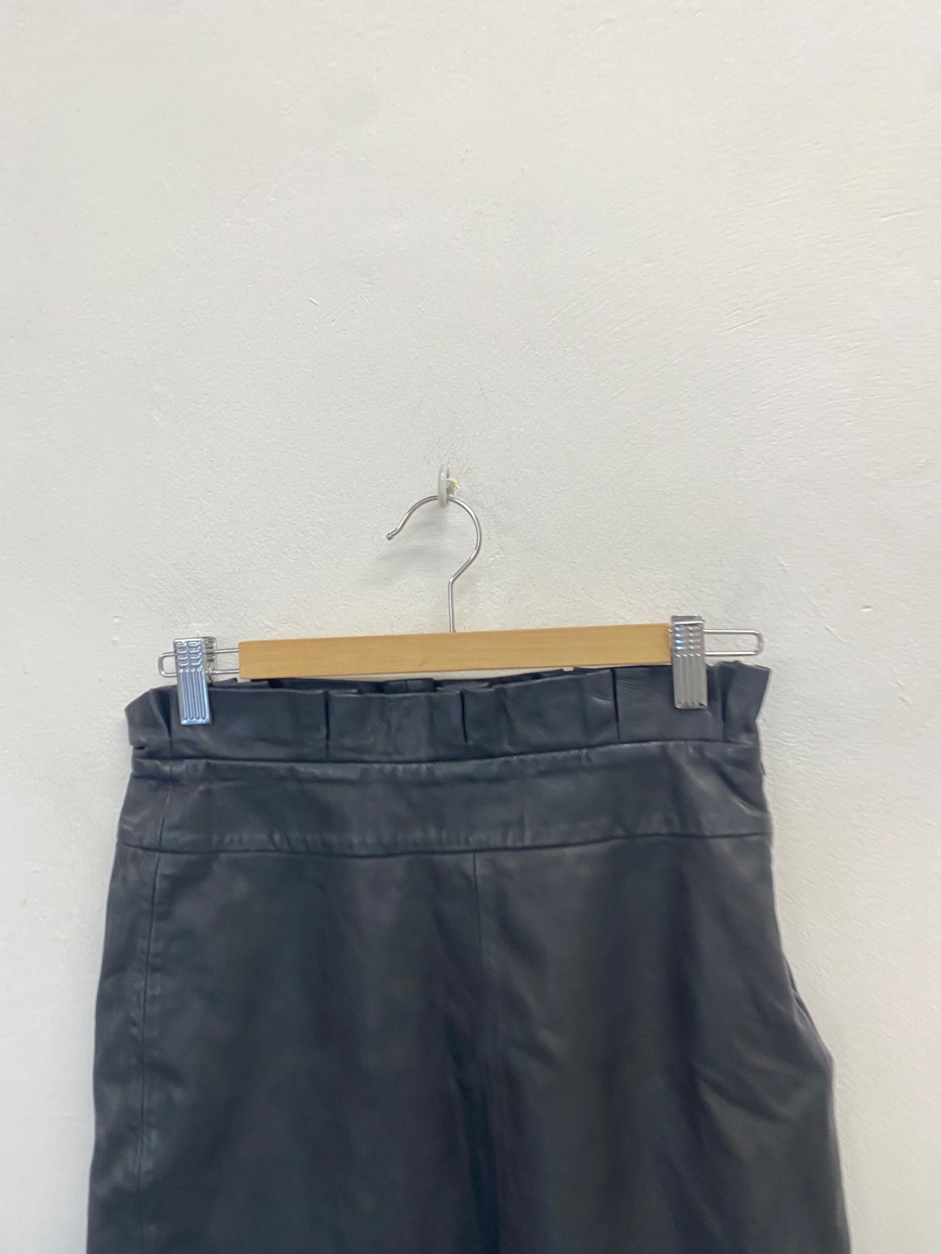 Fabulous Numph Mini Skirt UK 8 Black leather pleated top CP002