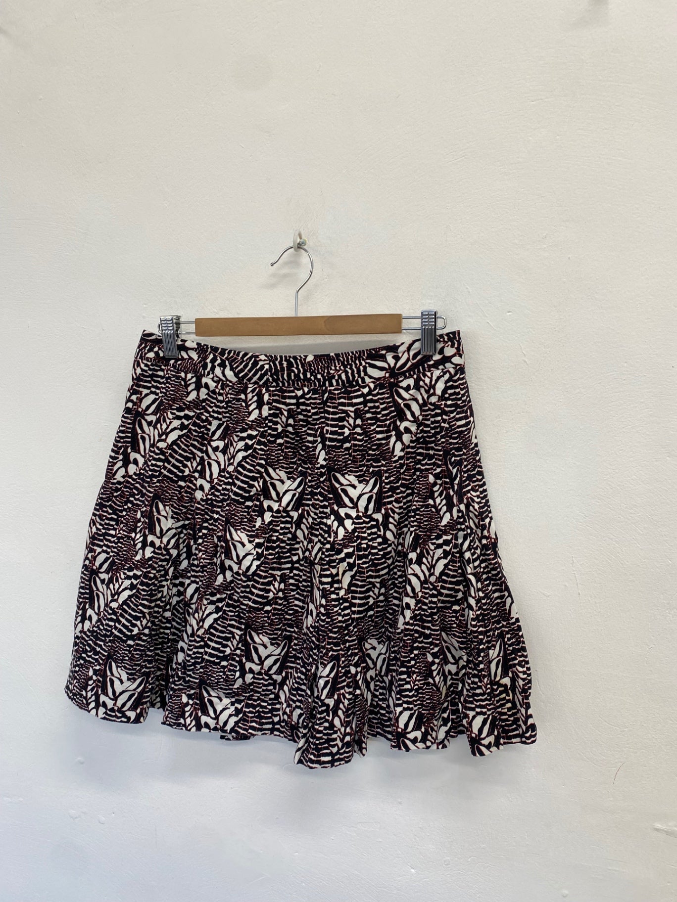 Fabulous Reiss sitars Midi Skirt UK 12 Black and white red CS001