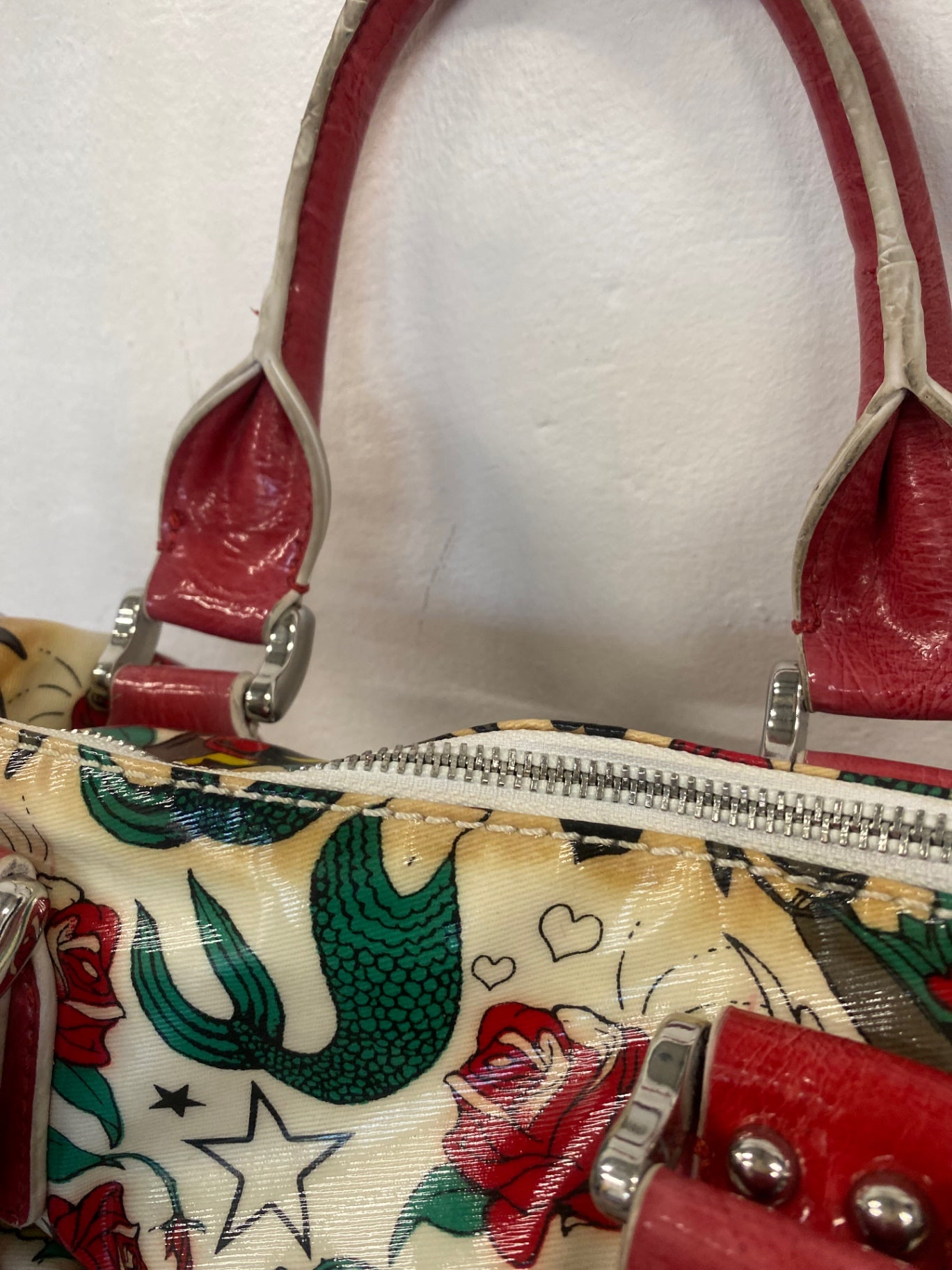 Fabulous vintage Guess tattoo & rose Crossbody Bag Rare SW001