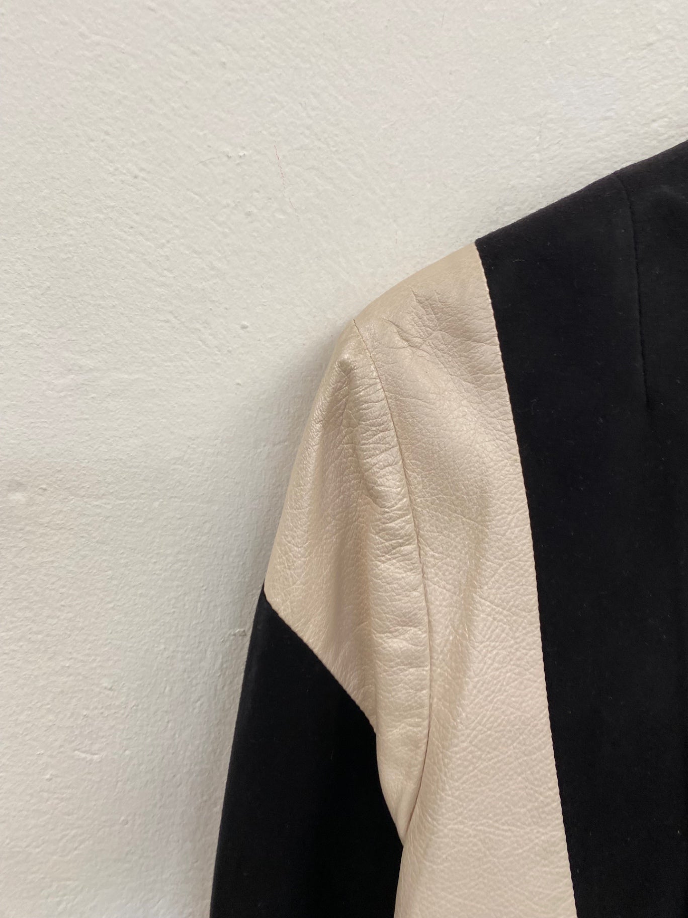 Fabulous CaBi 1980’s dynasty leather suede Rare Blazer Uk10 Beige & Black LS490