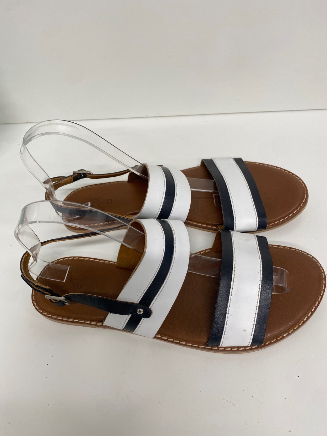 Fabulous Crew clothing company leather traditional Sandals UK6 Black & white VG491