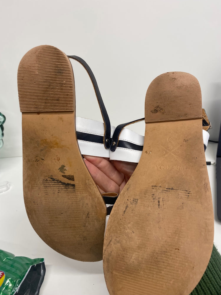 Fabulous Crew clothing company leather traditional Sandals UK6 Black & white VG491