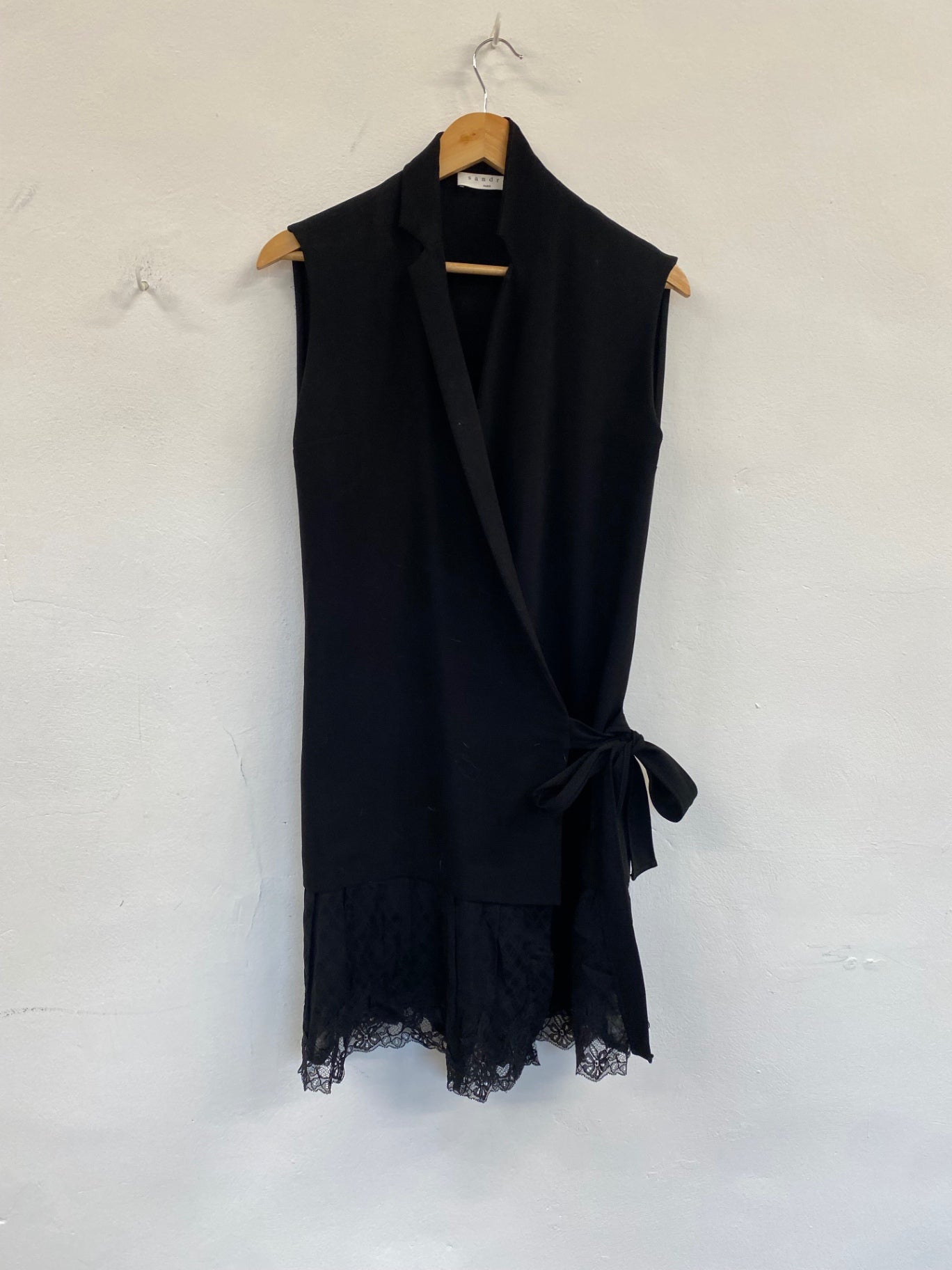 Fabulous Sandro Paris sleeveless wrap Dress Uk8 Black Chic SH493