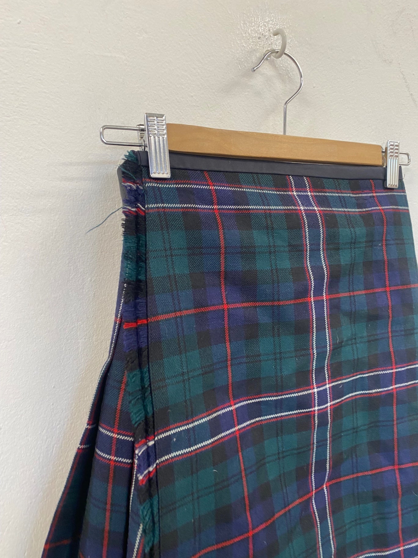 Fabulous Scottish National tennagers Kilt W25-27 L19” Green MD001