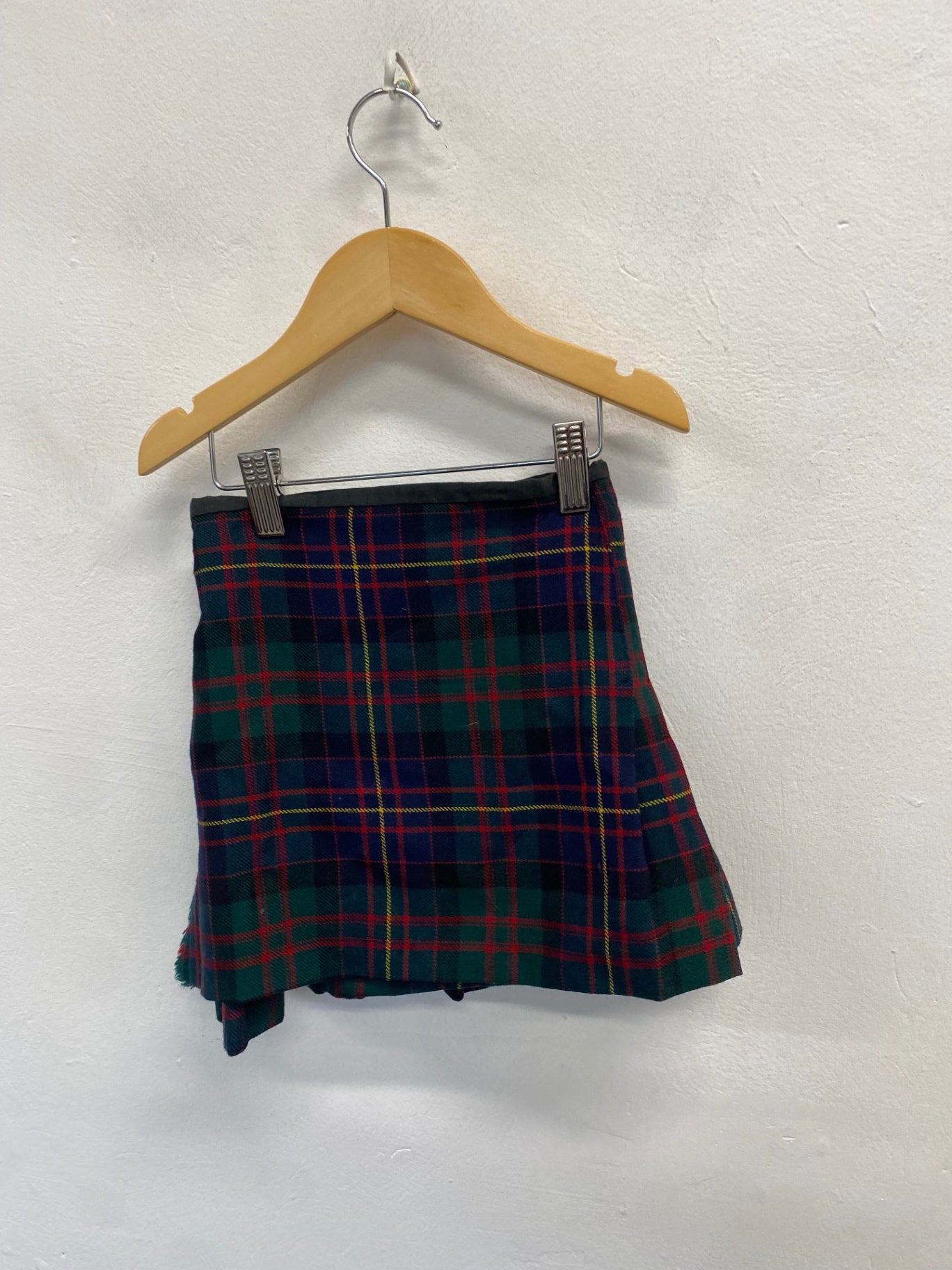 Fabulous Cameron Kilt W18” drop 11”Red green kids MD001