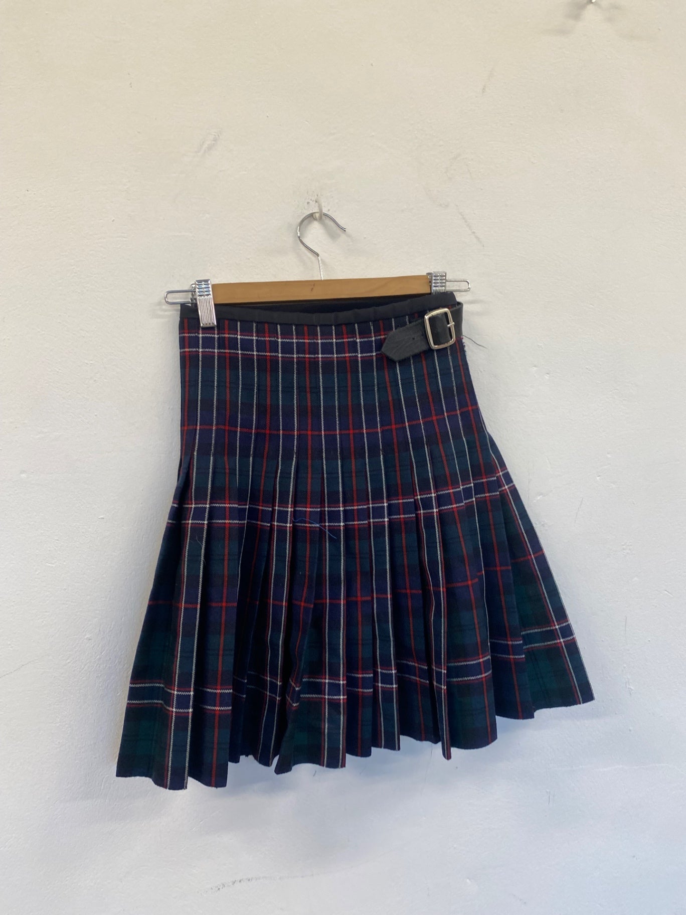 Fabulous Scottish National tennagers Kilt W25-27 L19” Green MD001