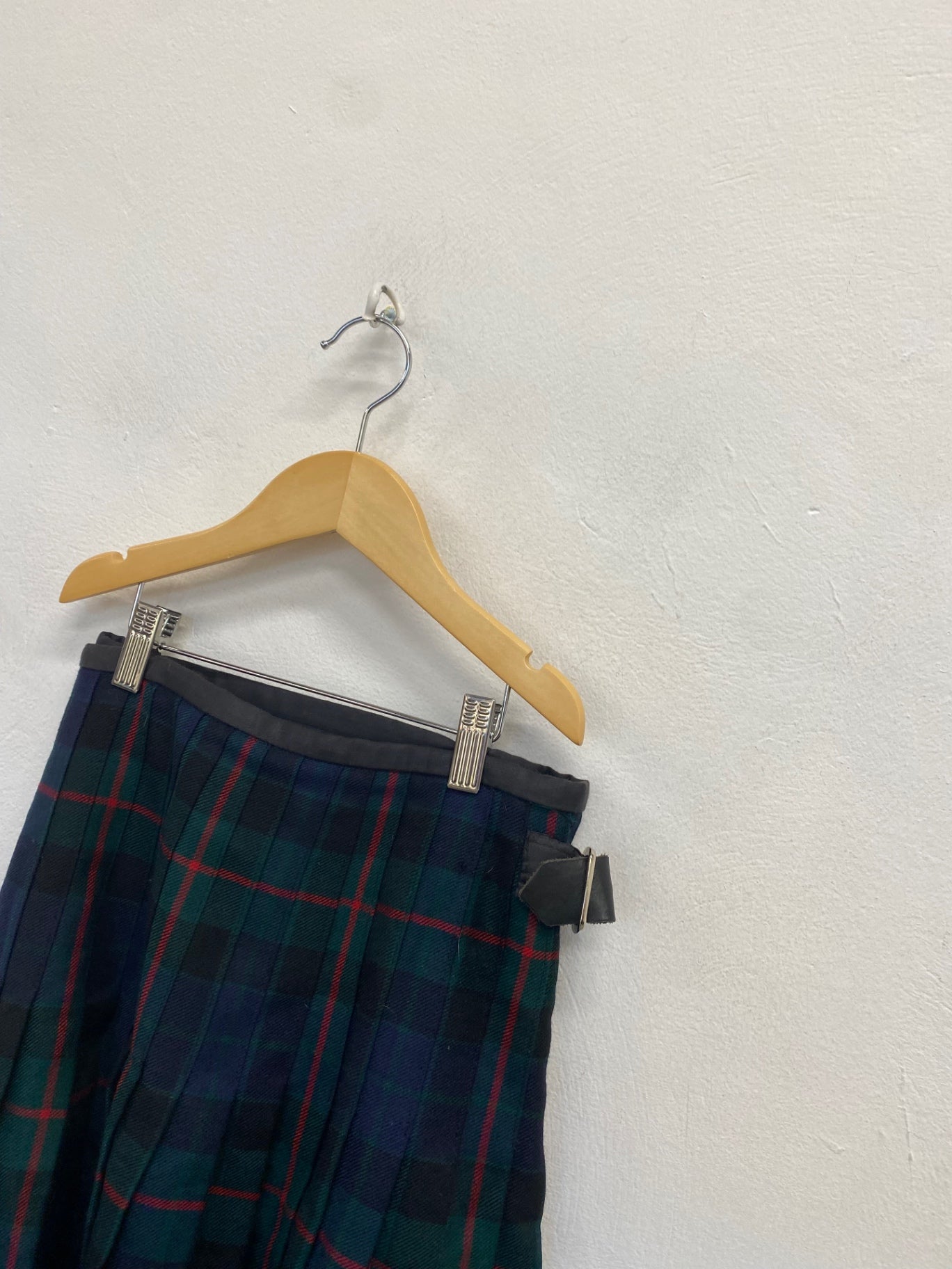 Fabulous Mackenzie tartan Kilt W24" drop 19.5 Dark green navy MD001