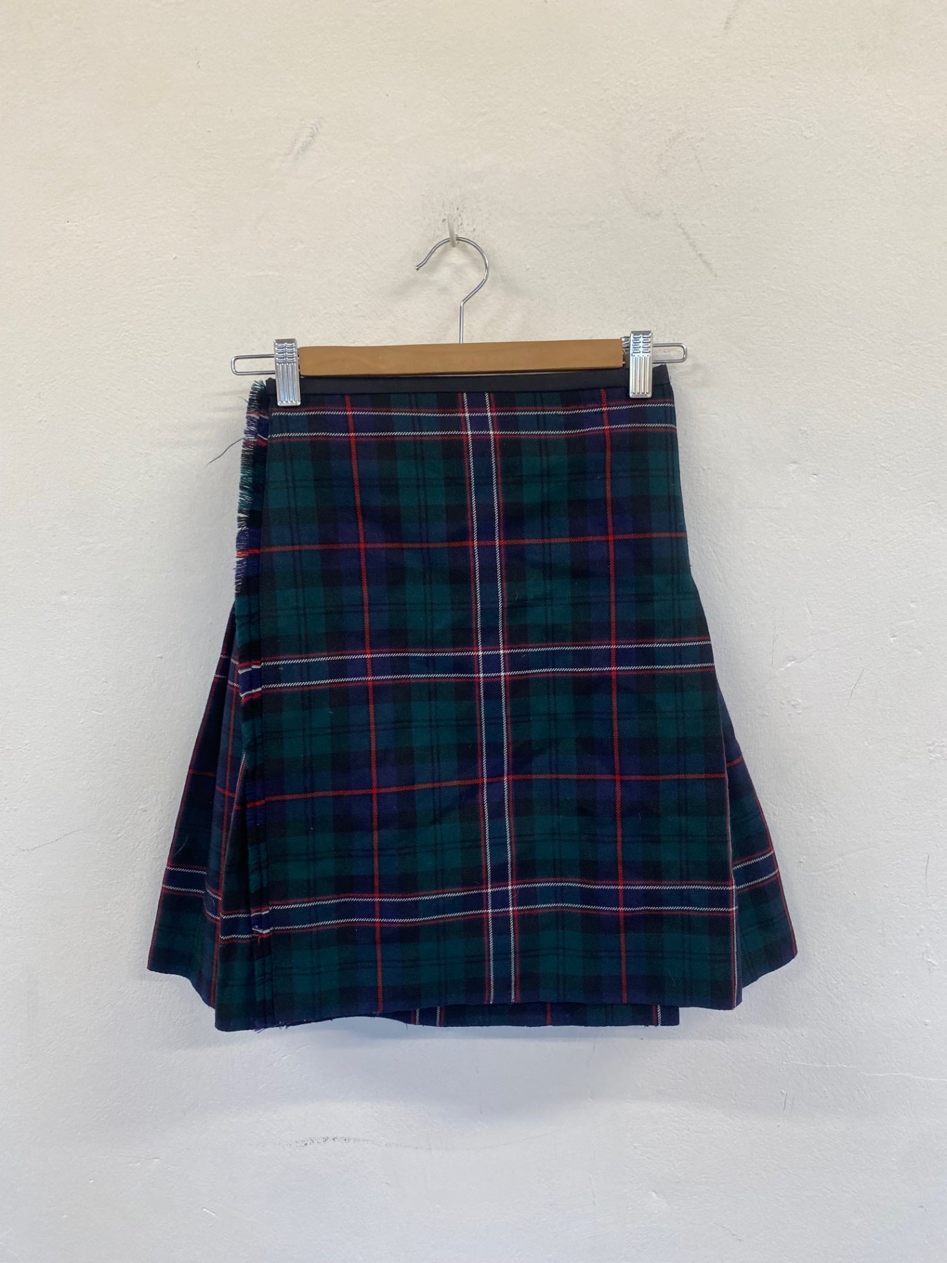 Fabulous Scottish National tennagers Kilt W25-27 L19” Green MD001