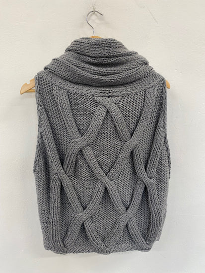 Fabulous Ramune Piekautaite pure wool sleeveless Jumper UK8 Light Grey AE001