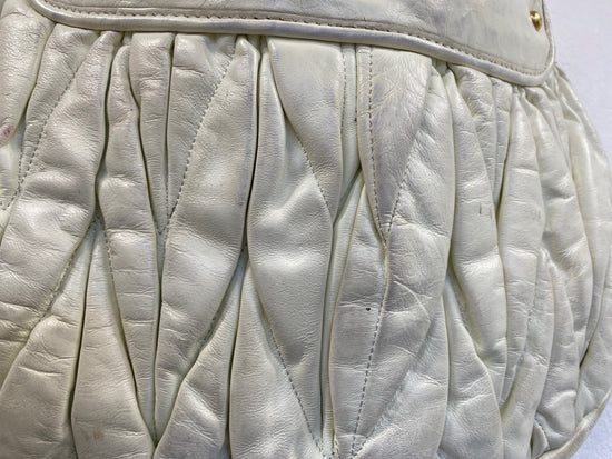 Fabulous Miu Miu Matelasse Coffer Handbag Cream AE001