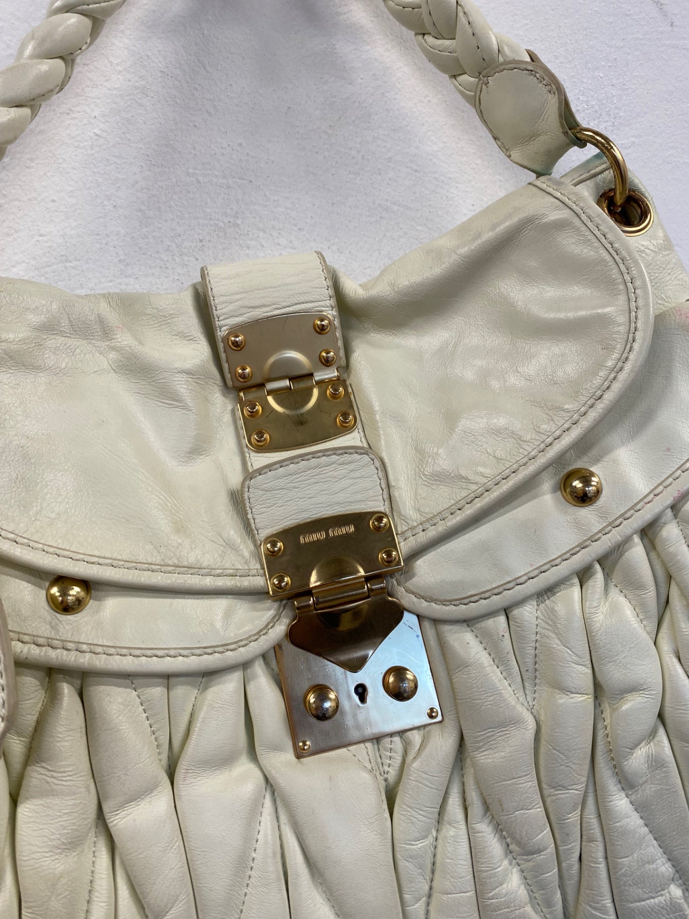 Fabulous Miu Miu Matelasse Coffer Handbag Cream AE001