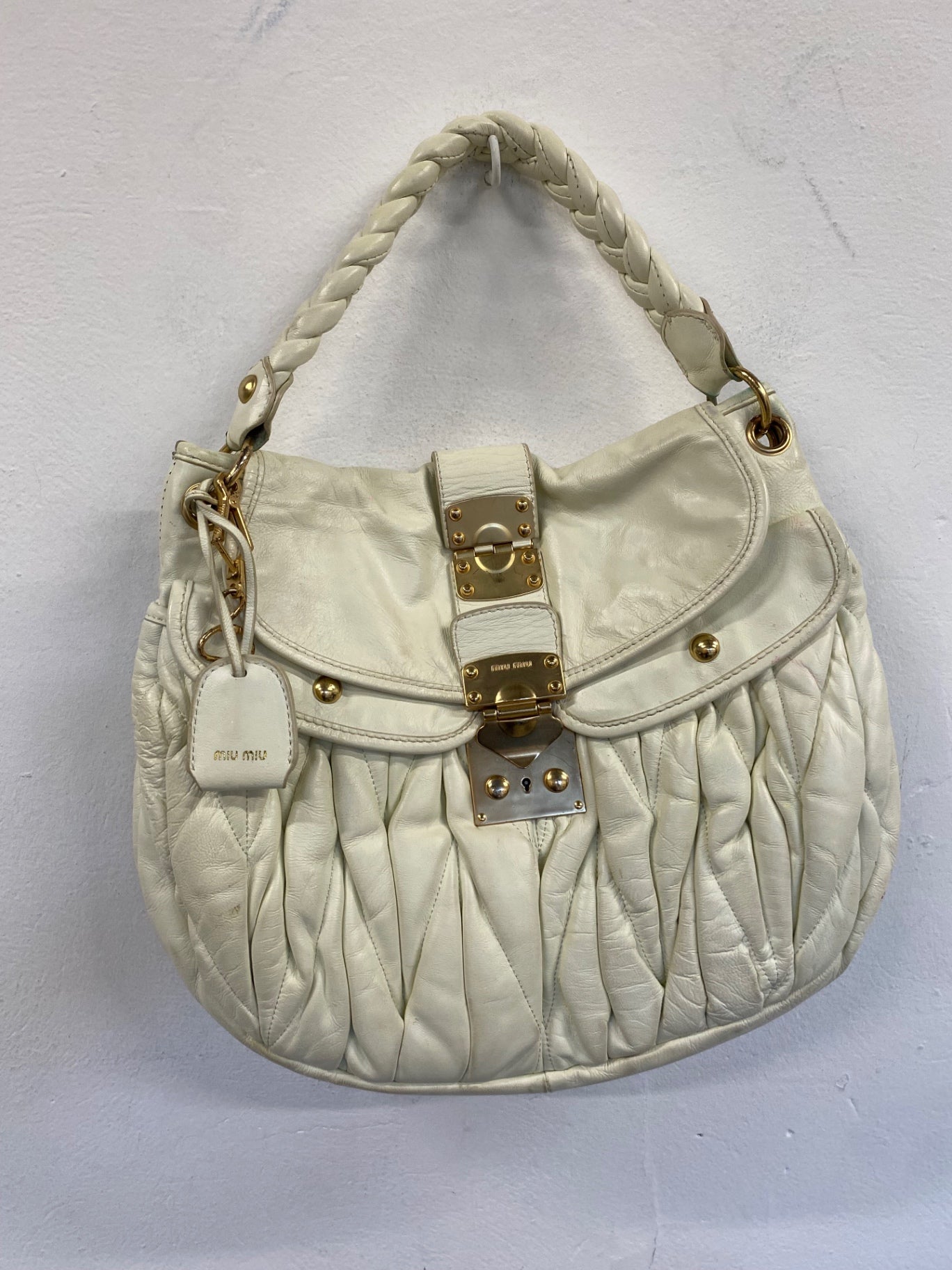 Fabulous Miu Miu Matelasse Coffer Handbag Cream AE001