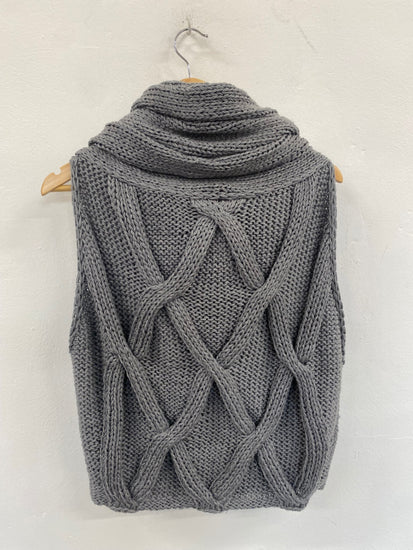 Fabulous Ramune Piekautaite pure wool sleeveless Jumper UK8 Light Grey AE001