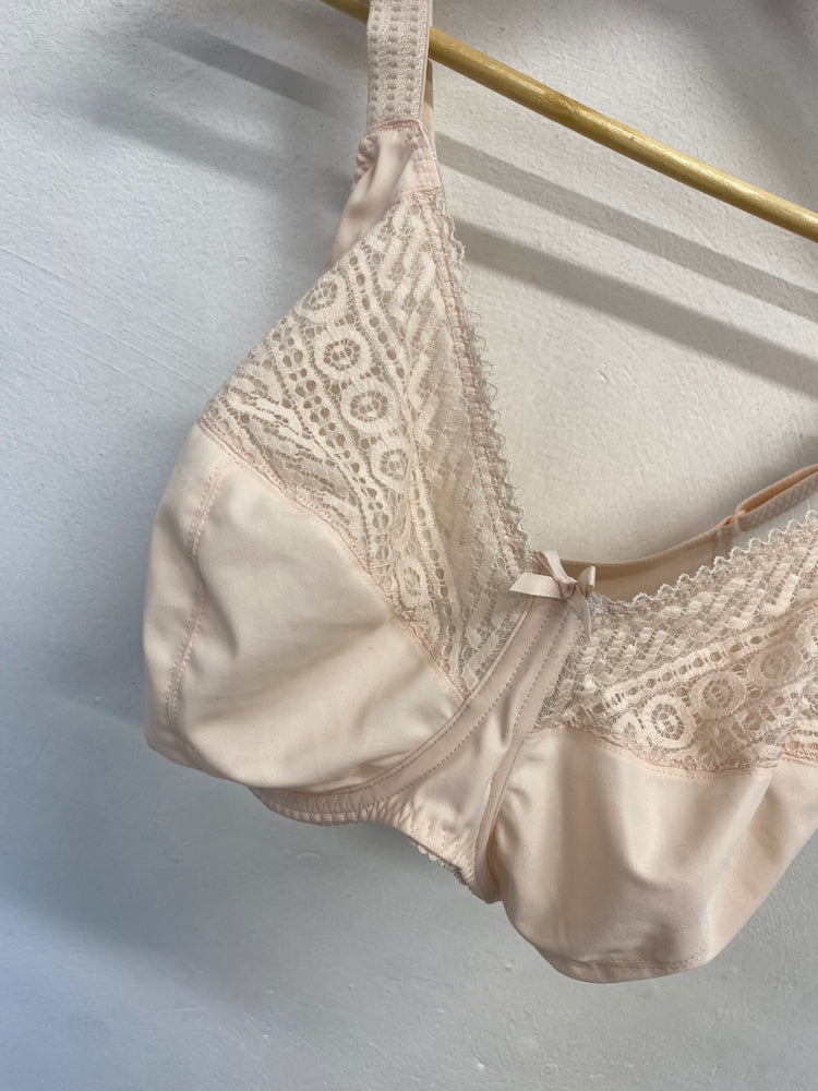 Fabulous Primadonna Bralette 34L Beige lace trim comfort BS001