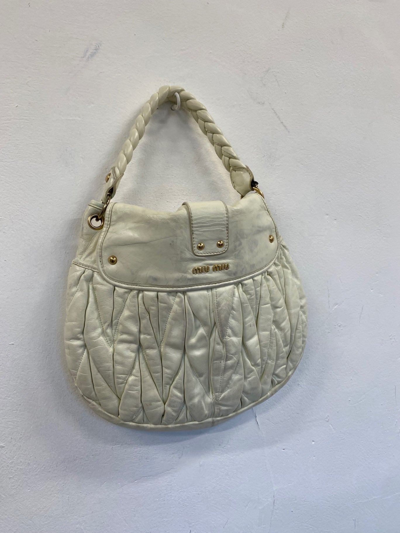 Fabulous Miu Miu Matelasse Coffer Handbag Cream AE001