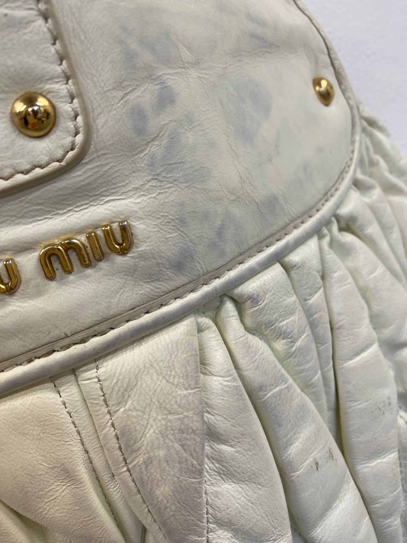 Fabulous Miu Miu Matelasse Coffer Handbag Cream AE001