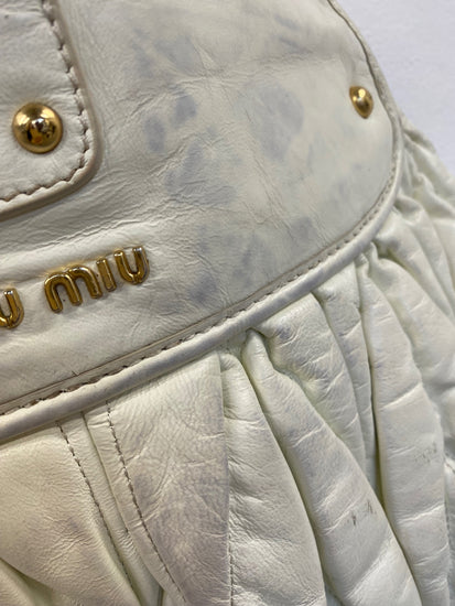 Fabulous Miu Miu Matelasse Coffer Handbag Cream AE001