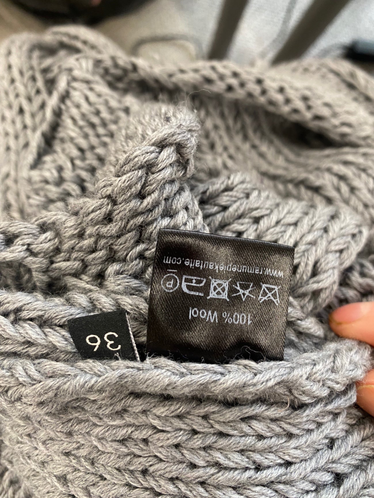 Fabulous Ramune Piekautaite pure wool sleeveless Jumper UK8 Light Grey AE001