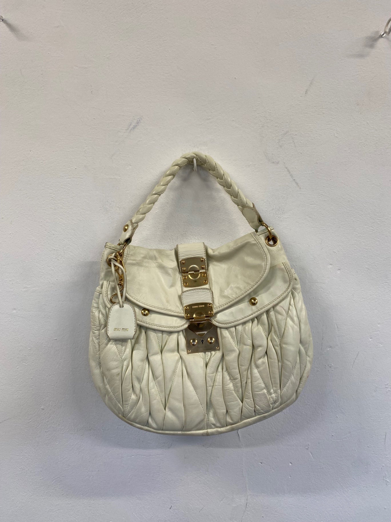 Fabulous Miu Miu Matelasse Coffer Handbag Cream AE001