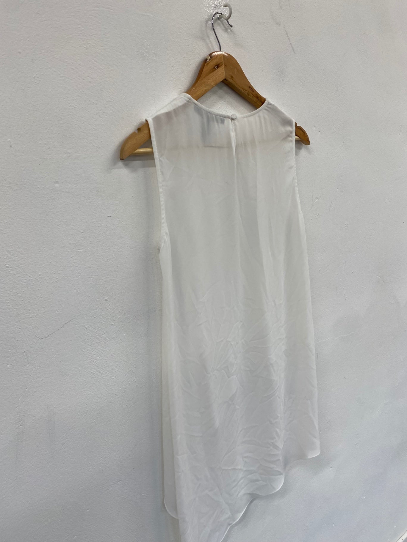 Fabulous BCBG Maxazria sleeveless slinky Top UkXS White NF494