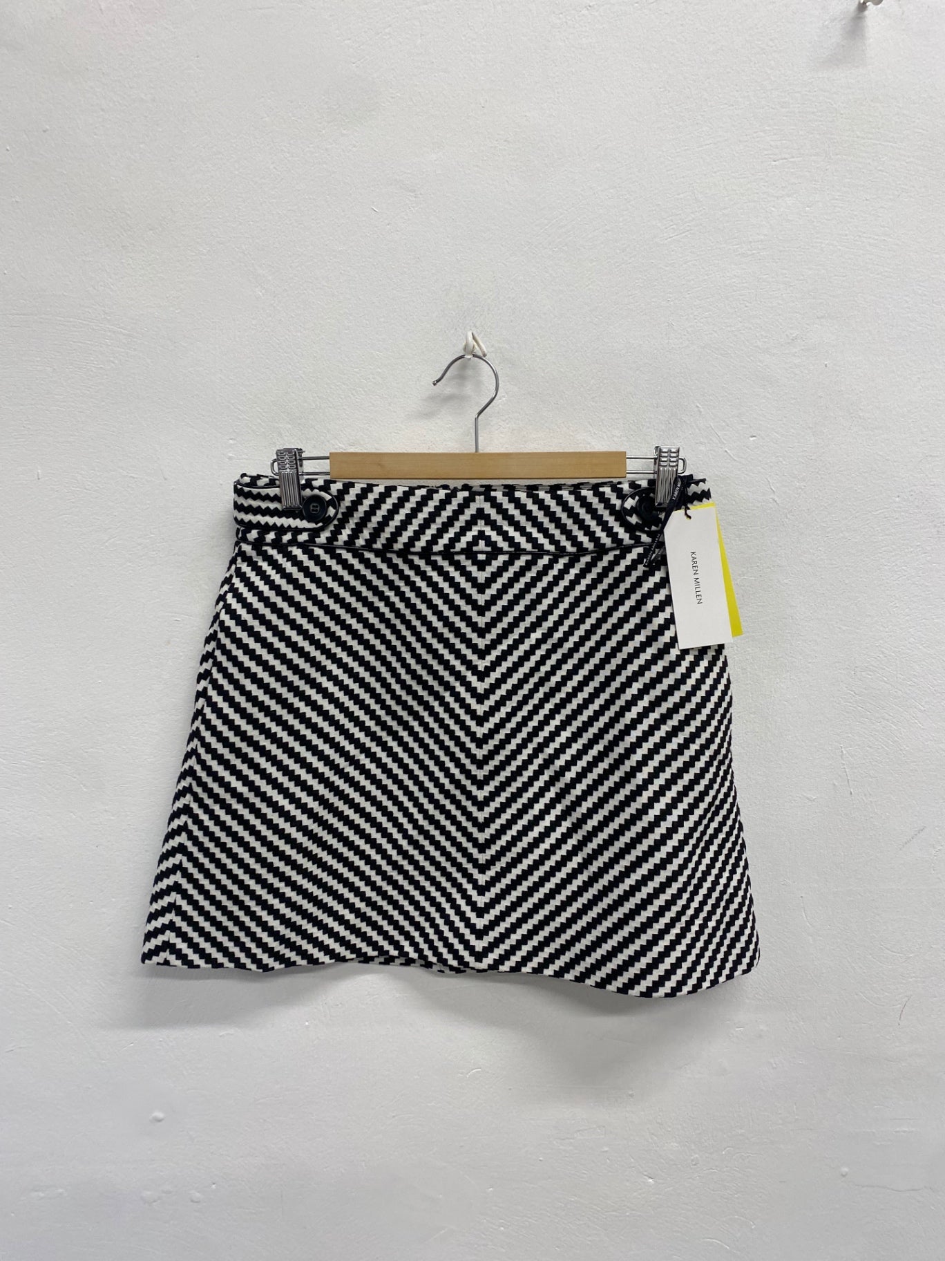 Fabulous Karen Millen Mini Skirt UK 10 Black zig zag White NF494