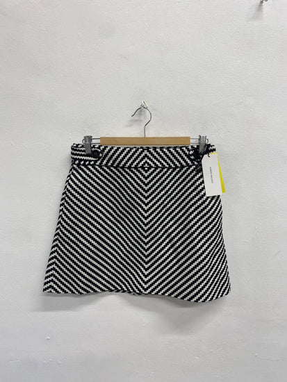 Fabulous Karen Millen Mini Skirt UK 10 Black zig zag White NF494