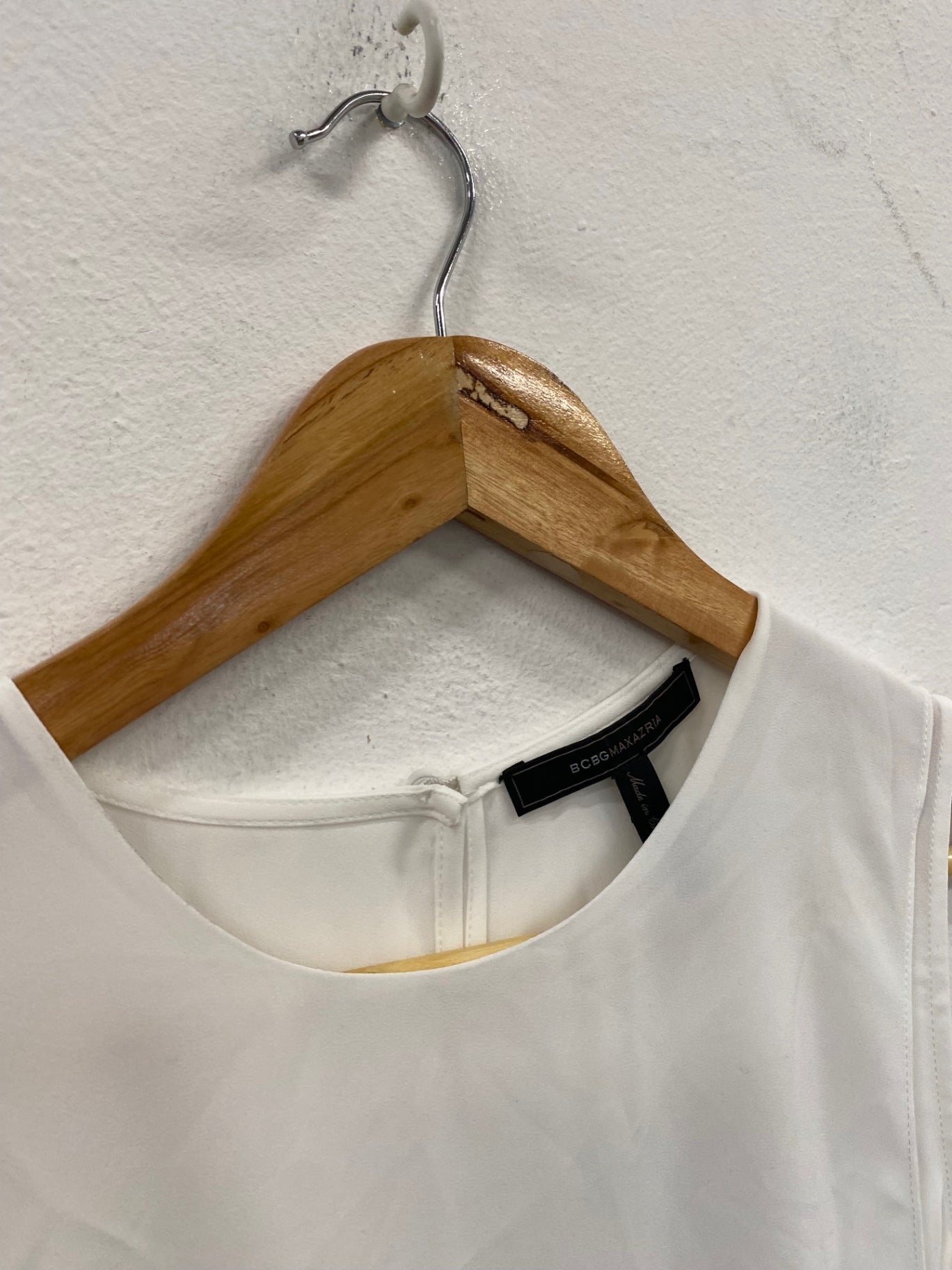 Fabulous BCBG Maxazria sleeveless slinky Top UkXS White NF494