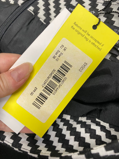 Fabulous Karen Millen Mini Skirt UK 10 Black zig zag White NF494