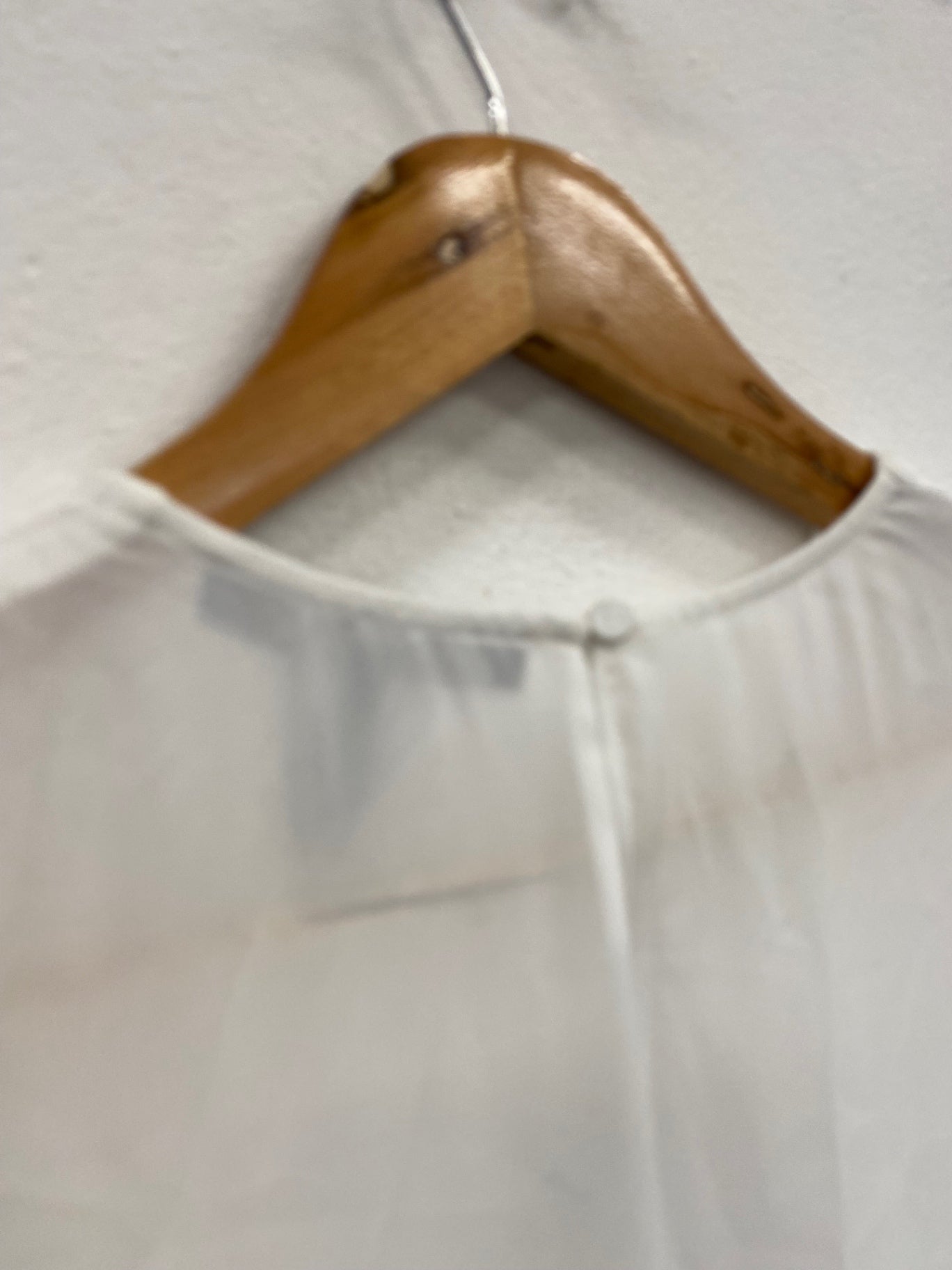 Fabulous BCBG Maxazria sleeveless slinky Top UkXS White NF494