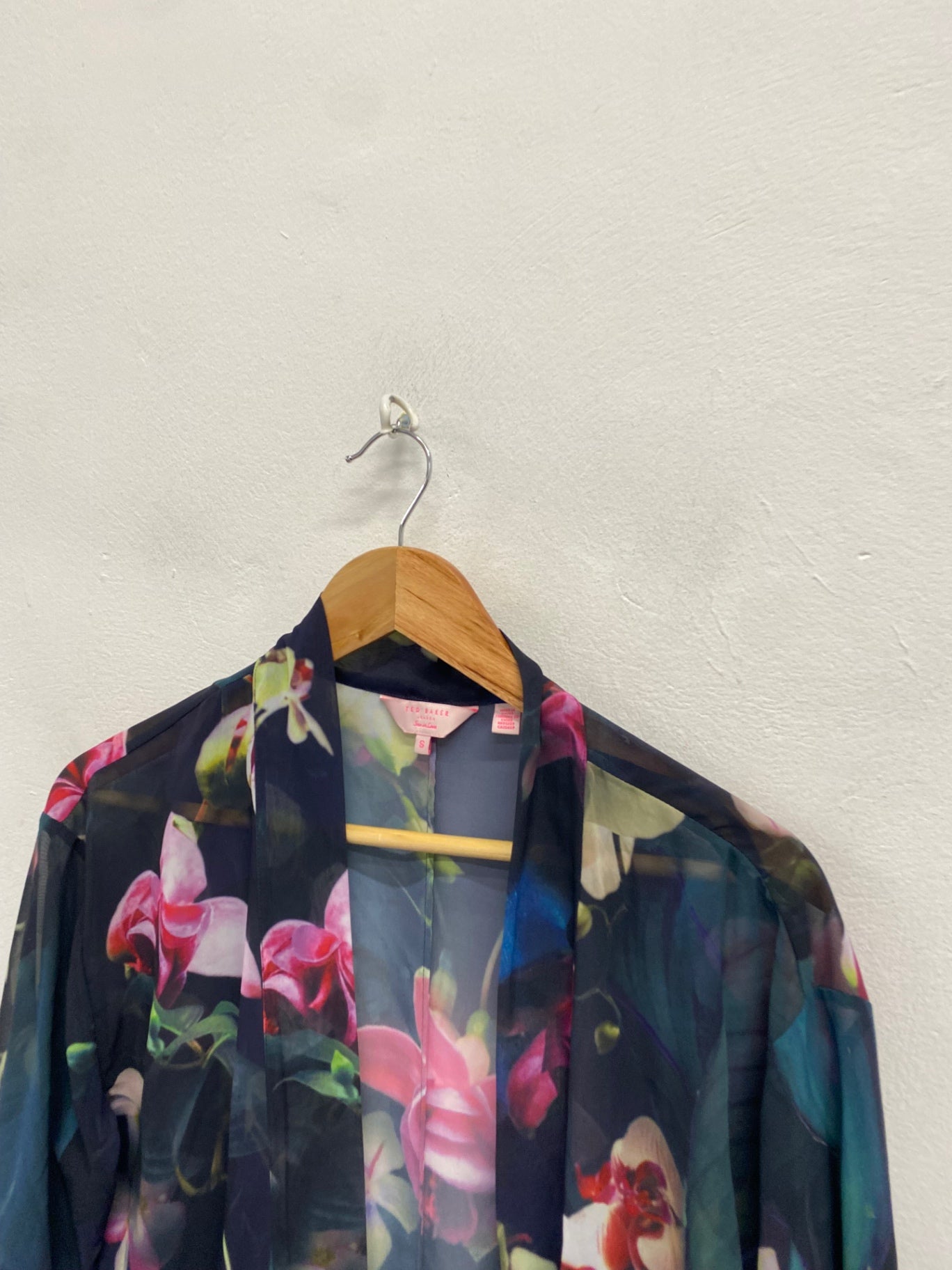 Fabulous Ted Baker Kimono UK 8 Navy floral beach cover NF494