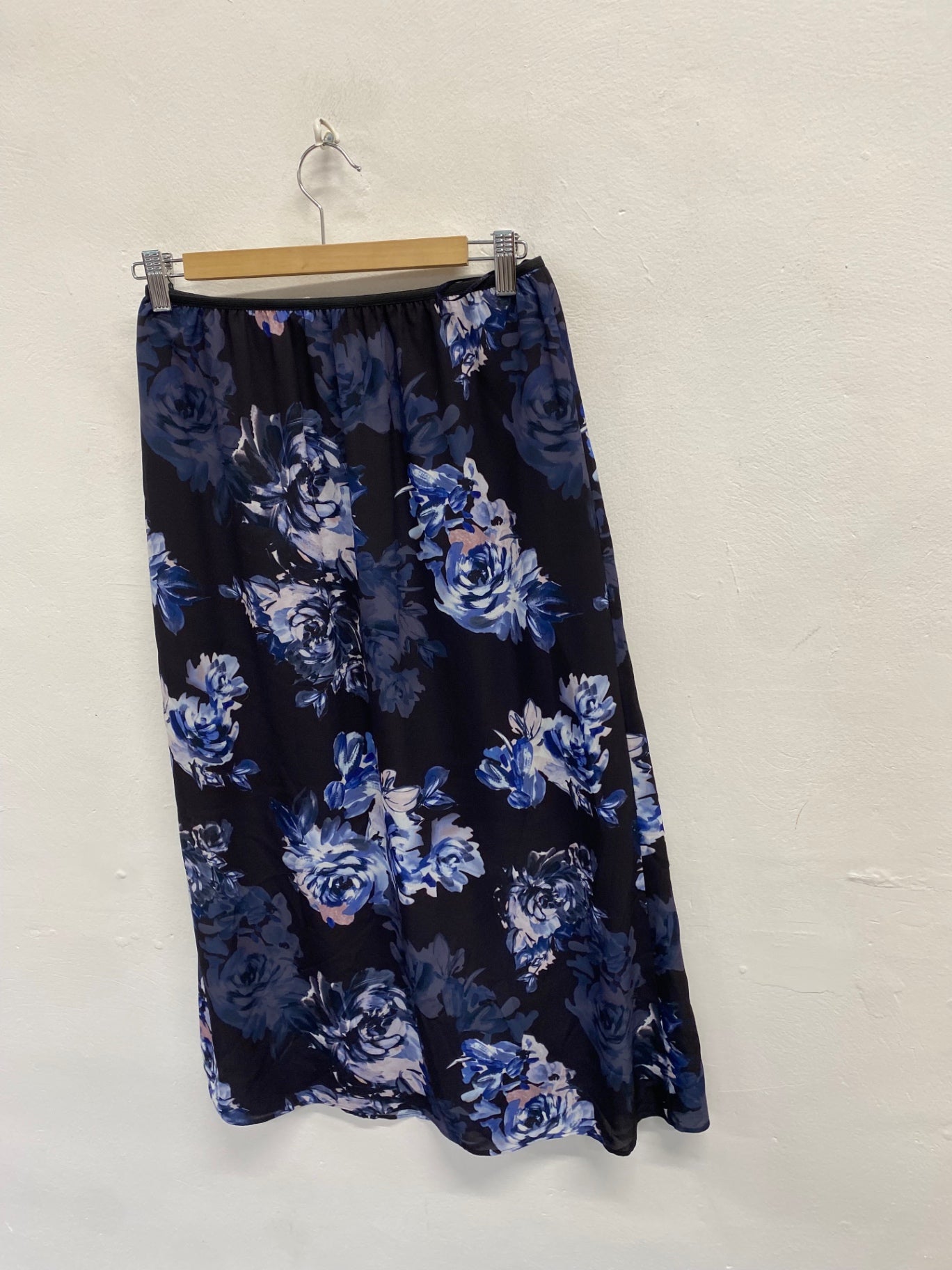 Fabulous French Connection Midi Skirt UK 8 Blue floral split hem NF494