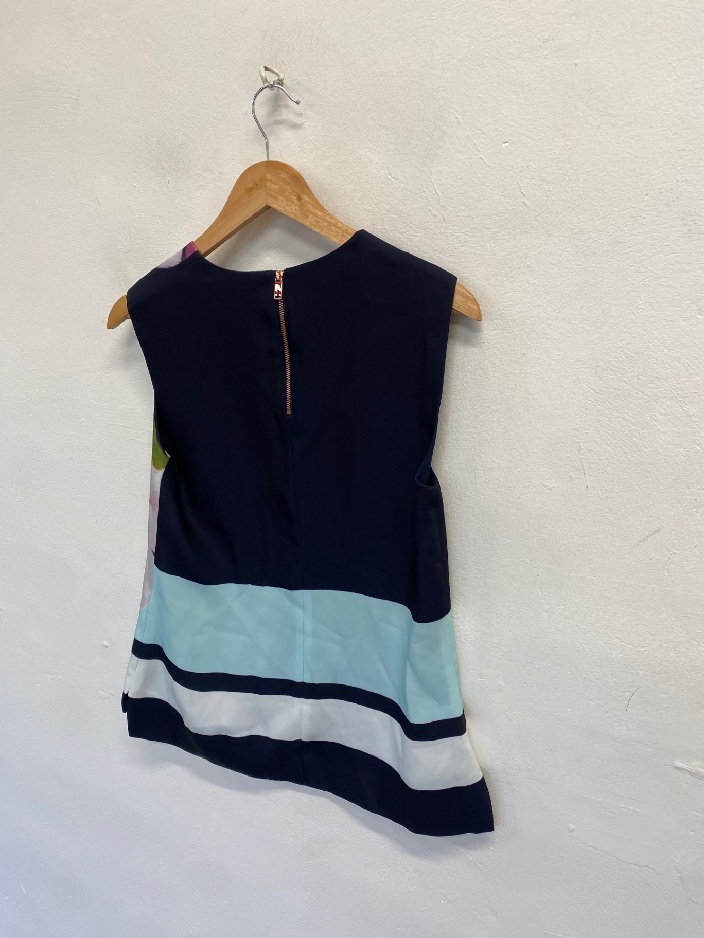 Fabulous Ted Baker Blouse top UK 10 Navy floral beree NF494