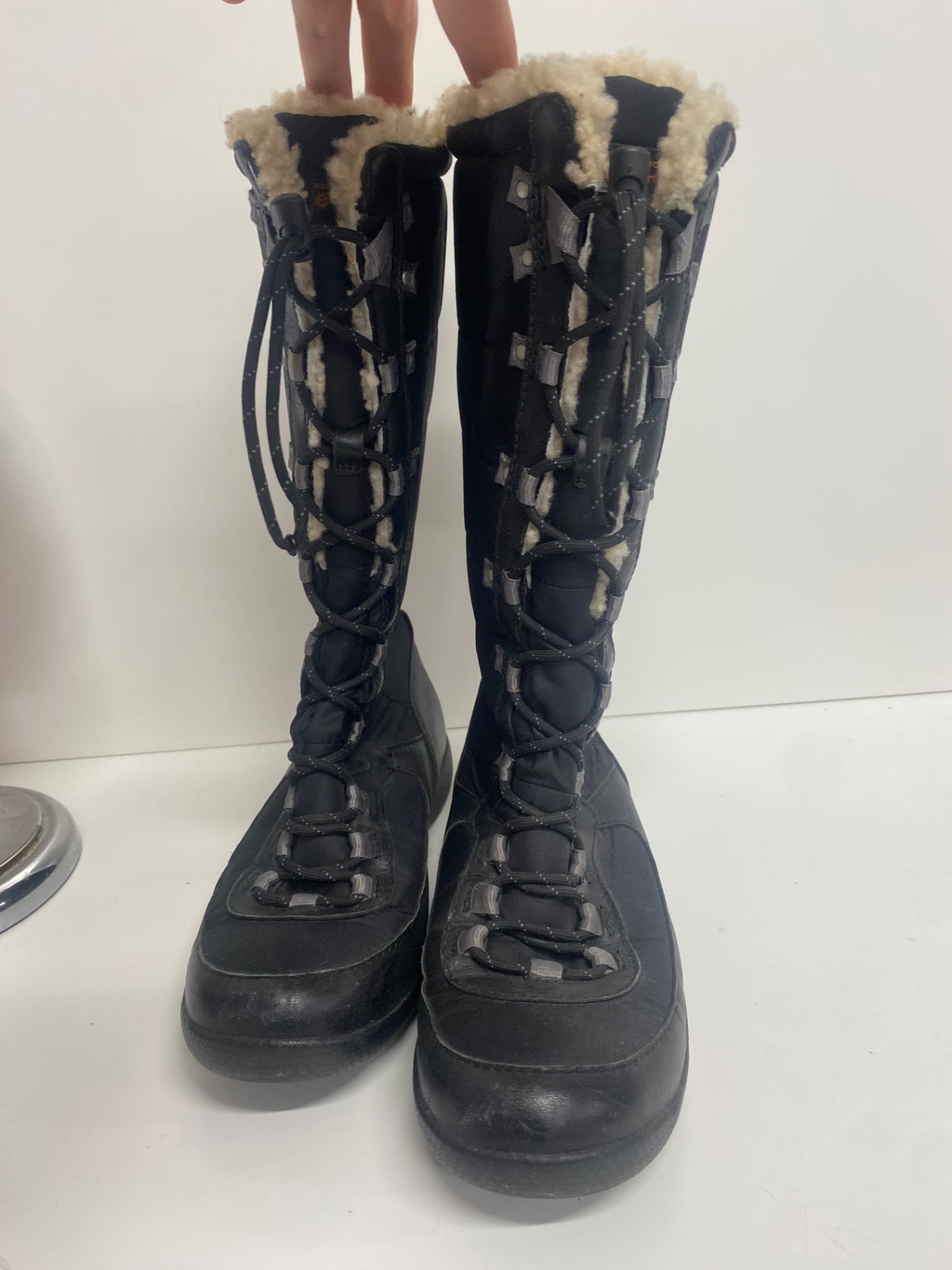 Fabulous UGG quilted high winter Boots UK6.5 Black SL495