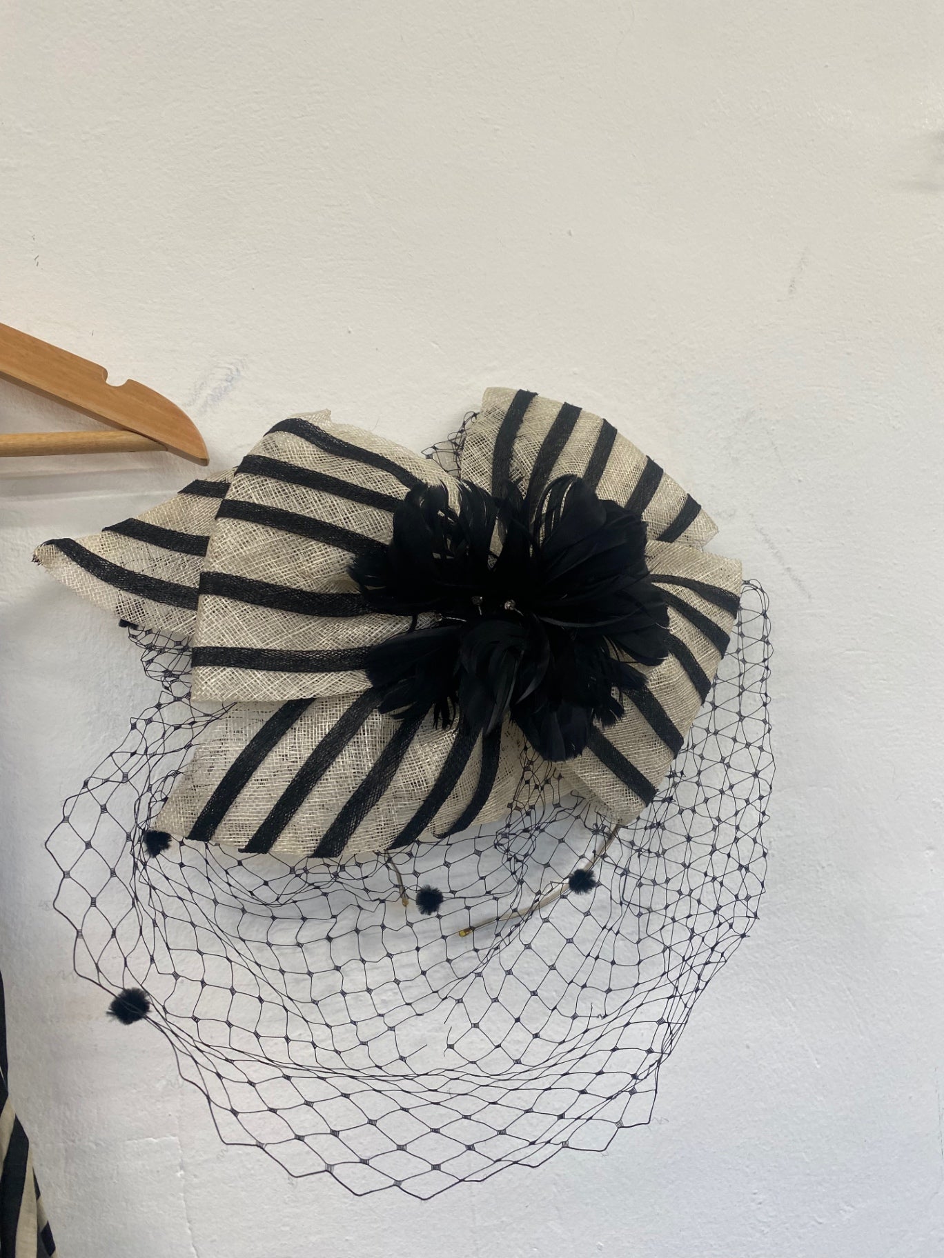 Fabulous H&M Occasion Dress & Fascinator UK18 Beige & black race Day KJ497