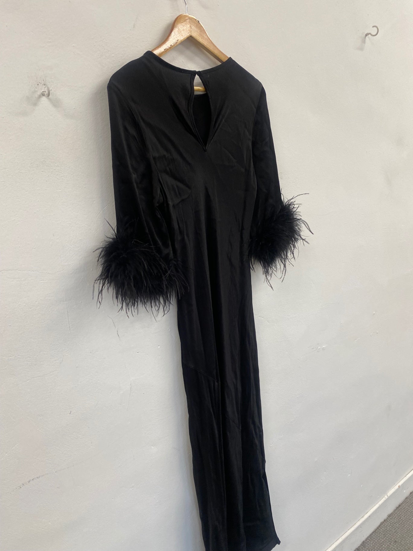 Fabulous Rewritten Satin elegant Dolly Dress feather cuffs UK14 Black SS002