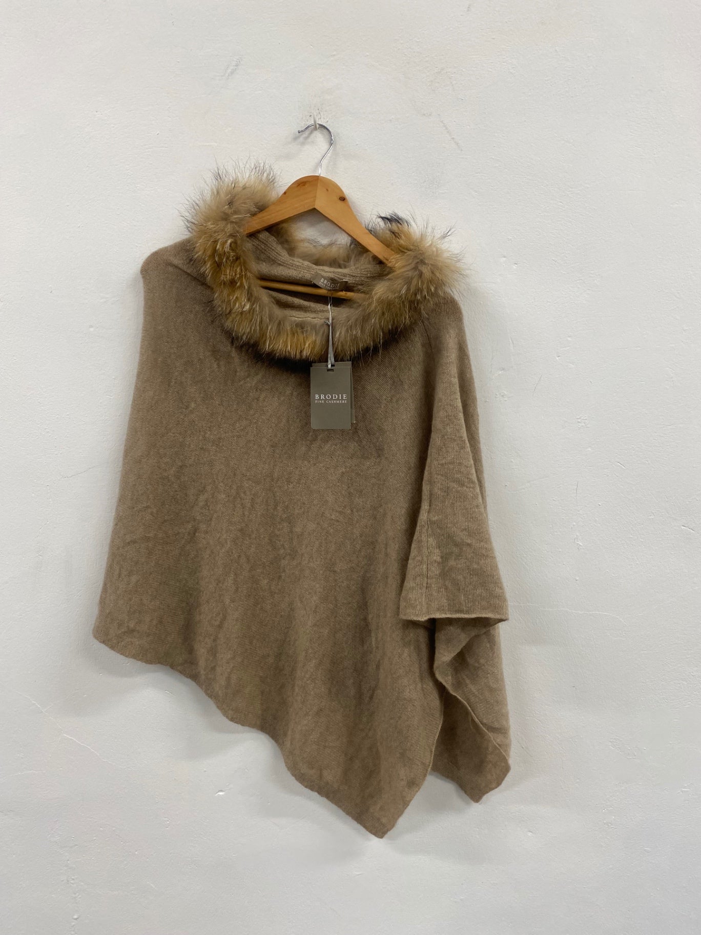Fabulous Brodie Mini Fur Cashmere poncho Cape One size Beige Oatmeal CP002