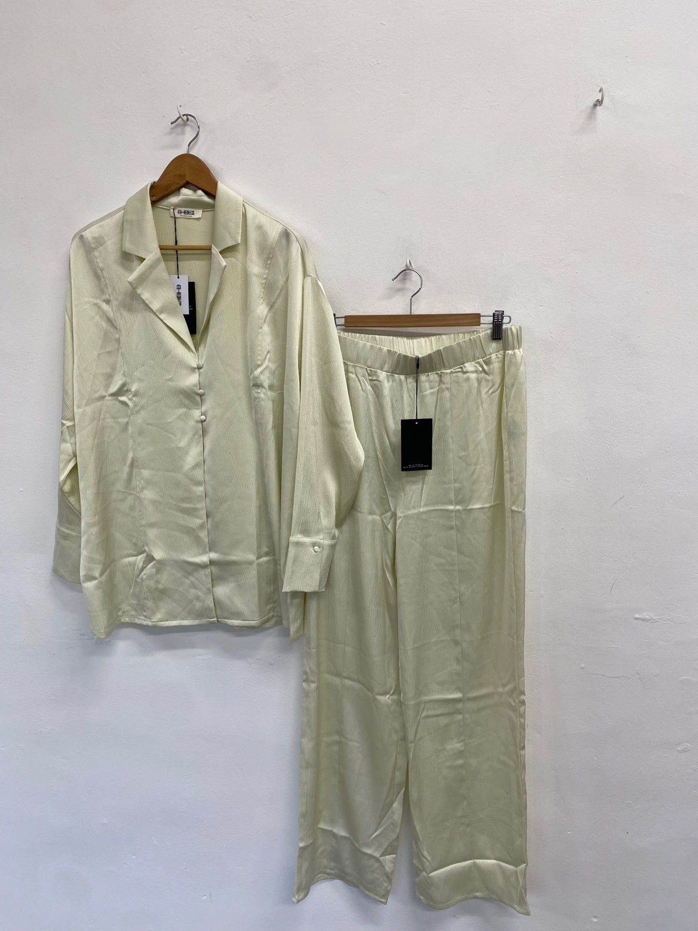 Fabulous 4th & reckless Two-piece set UK 14 Mint satin FQ501