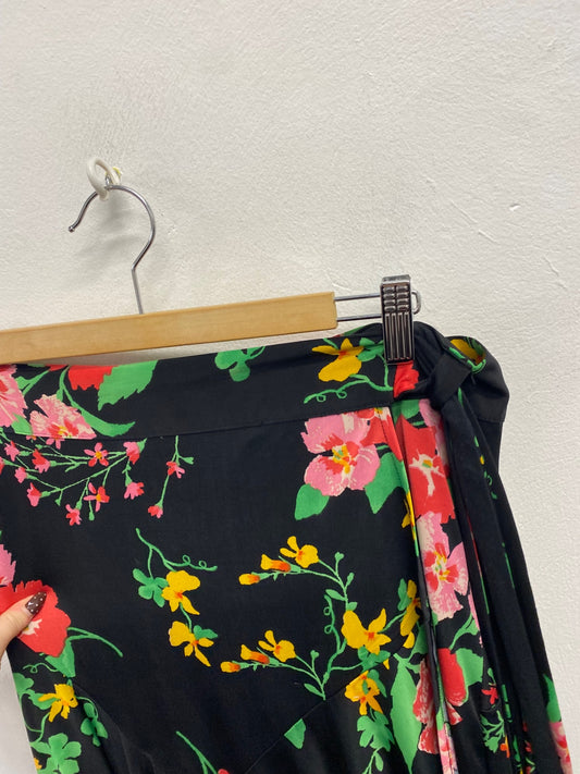 Fabulous Cabi Wrap skirt Uk 10 Black multicolor floral LG276