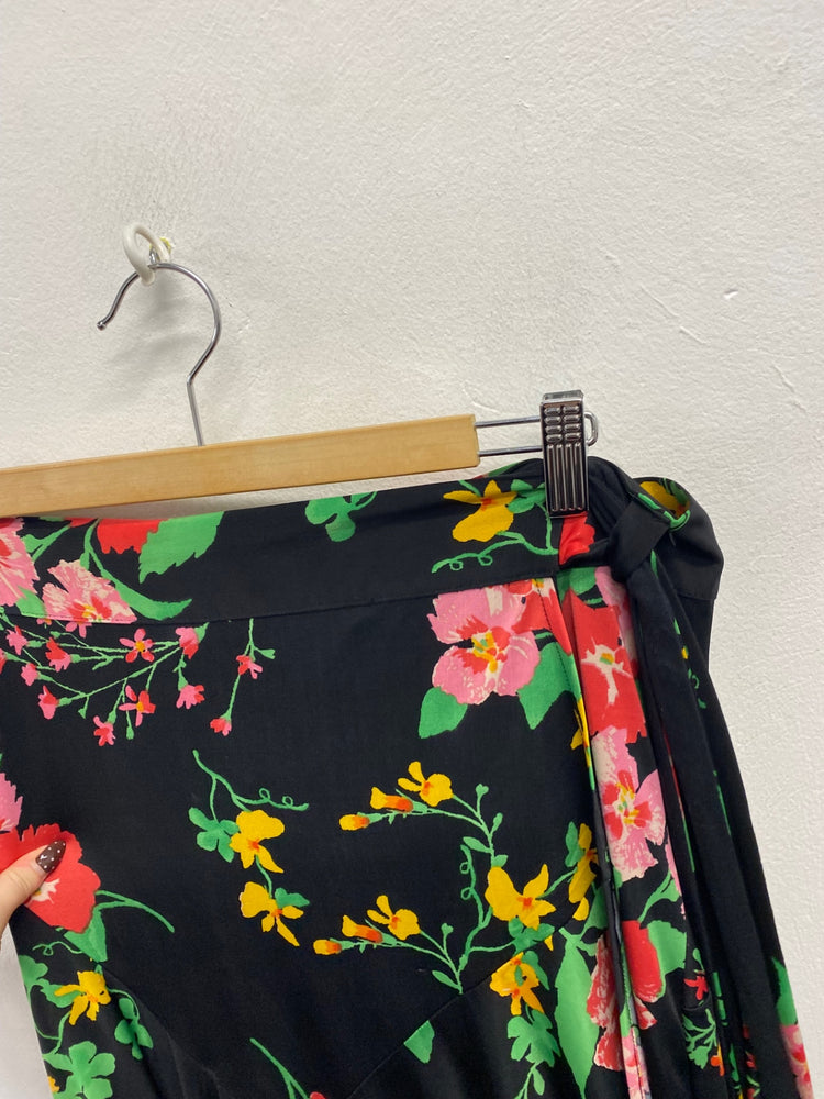 Fabulous Cabi Wrap skirt Uk 10 Black multicolor floral LG276