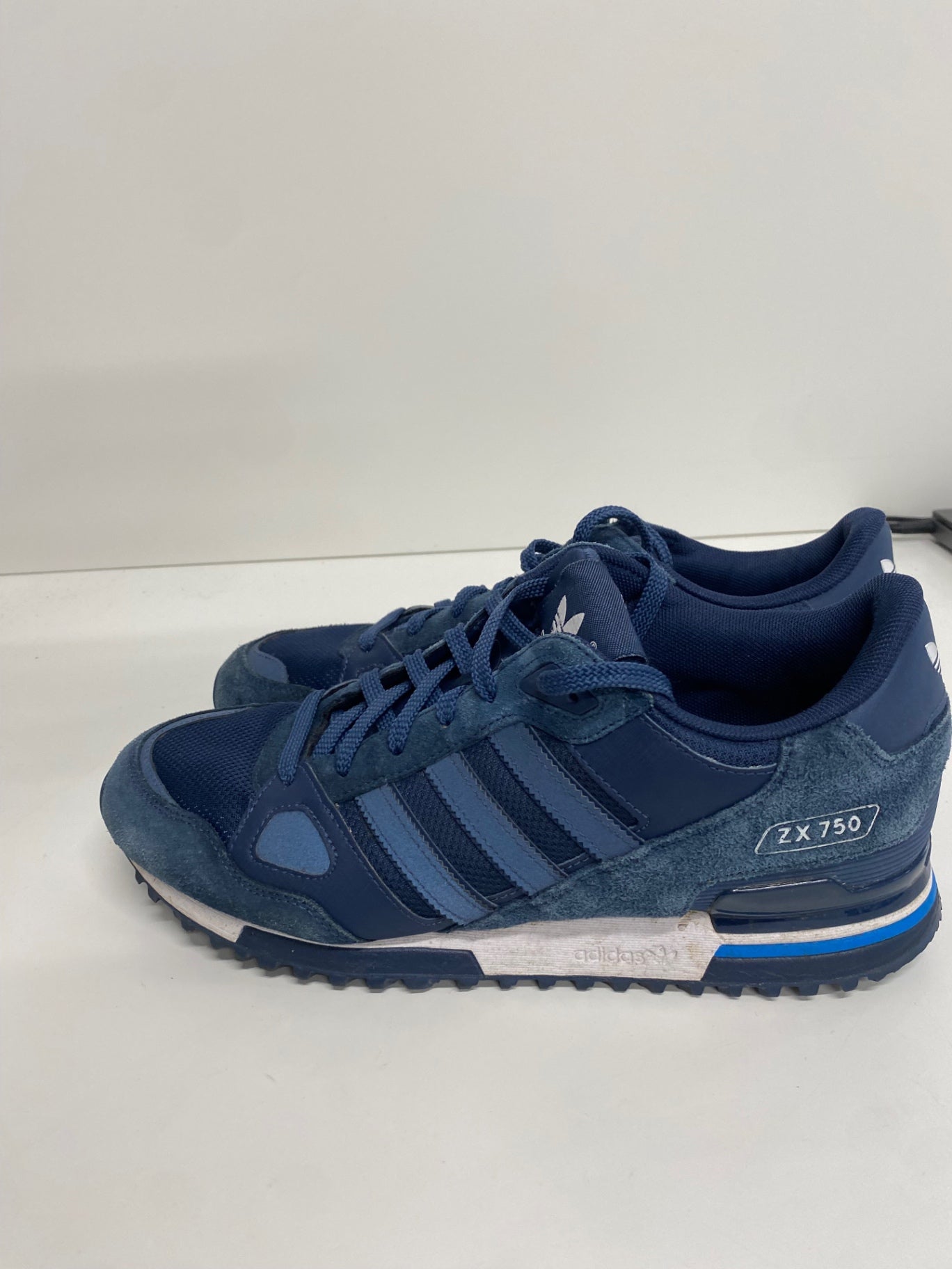 Fabulous Adidas ZX 750 suede Sneakers Uk8 Navy Blue Classics LT002