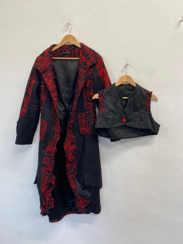 Fabulous Fille de sables Longline jacket & waistcoat UK 8 Black and Red manga alternative KF221