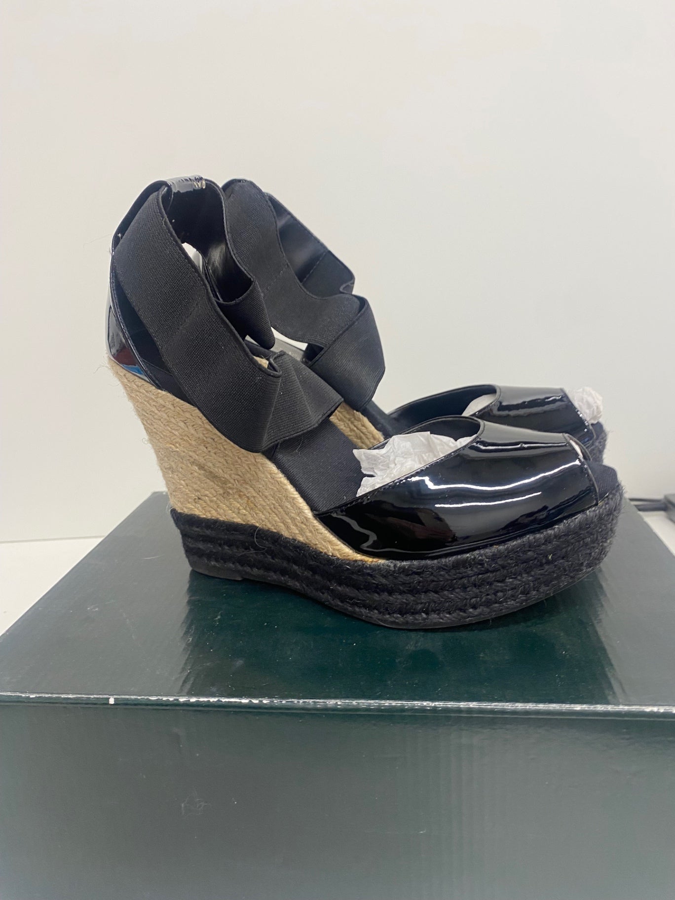 Fabulous Lauren Ralph Lauren Toni Patent Wedge Sandals UK6 Black KF221