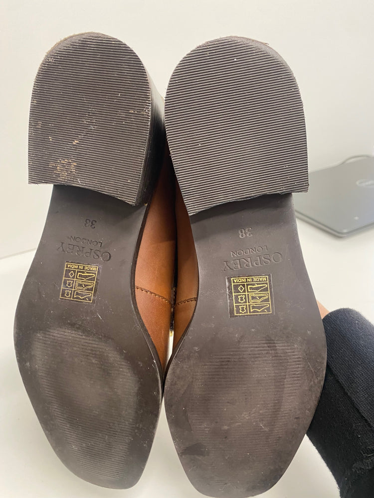 Fabulous Osprey classic timeless Loafers UK5 Brown tan leather chain details KF221