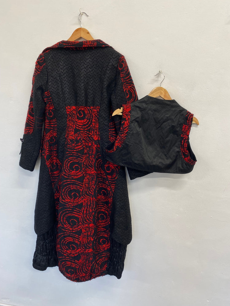 Fabulous Fille de sables Longline jacket & waistcoat UK 8 Black and Red manga alternative KF221
