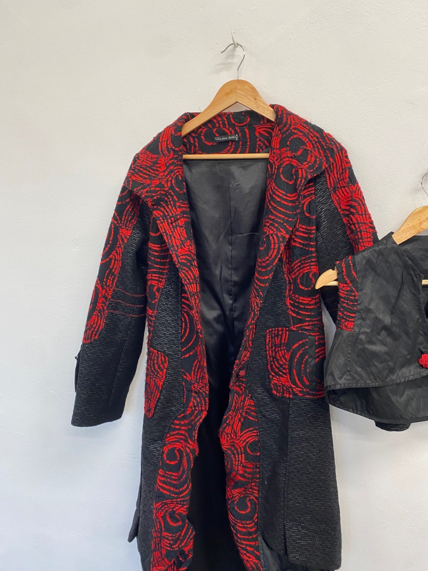 Fabulous Fille de sables Longline jacket & waistcoat UK 8 Black and Red manga alternative KF221