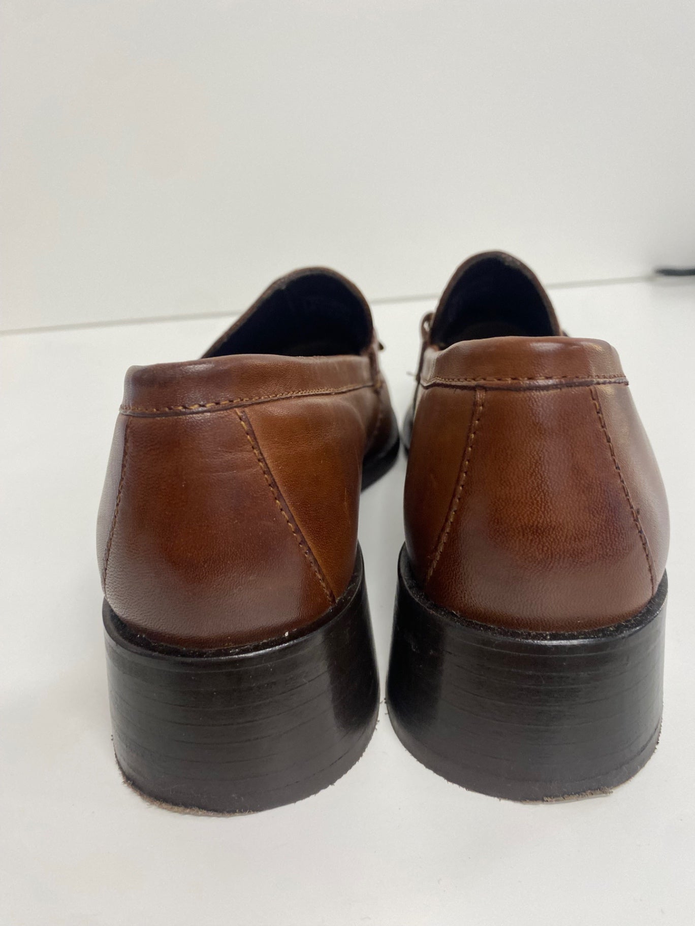 Fabulous Osprey classic timeless Loafers UK5 Brown tan leather chain details KF221