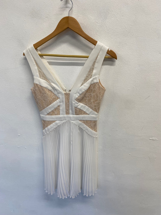 Fabulous BCBG Maxazria Mini dress UK 8 White and Beige lace pleated party PT503