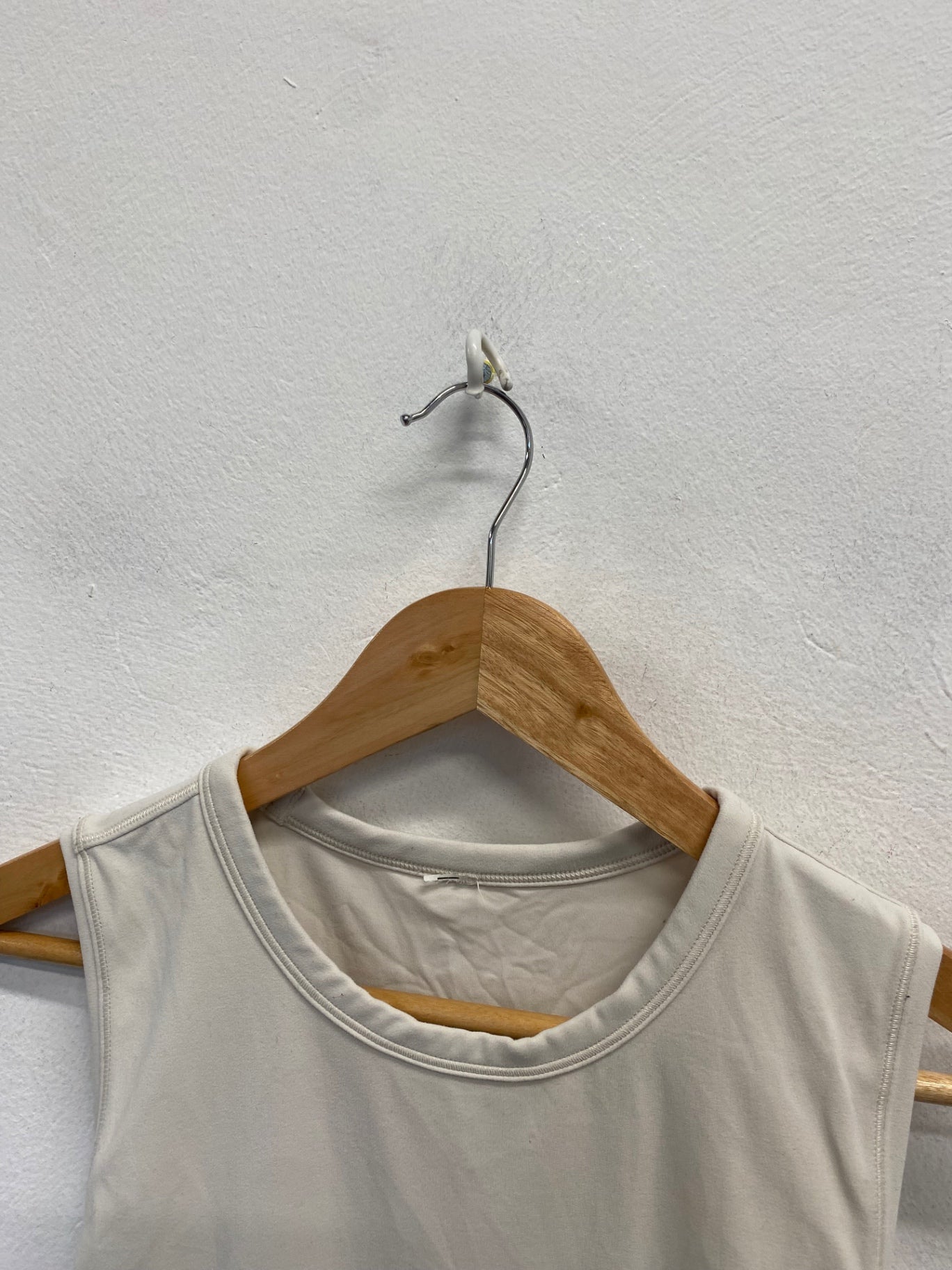 Fabulous Lululemon Gym vest UK 10/12 Cream ruched AC504