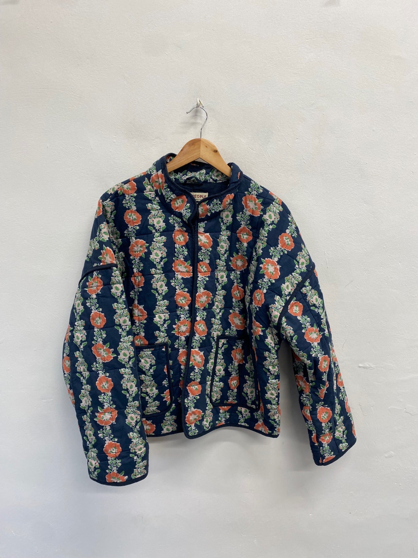 Fabulous Free People Chloe Quilted jacket bomber UK 14 Navy floral AC504