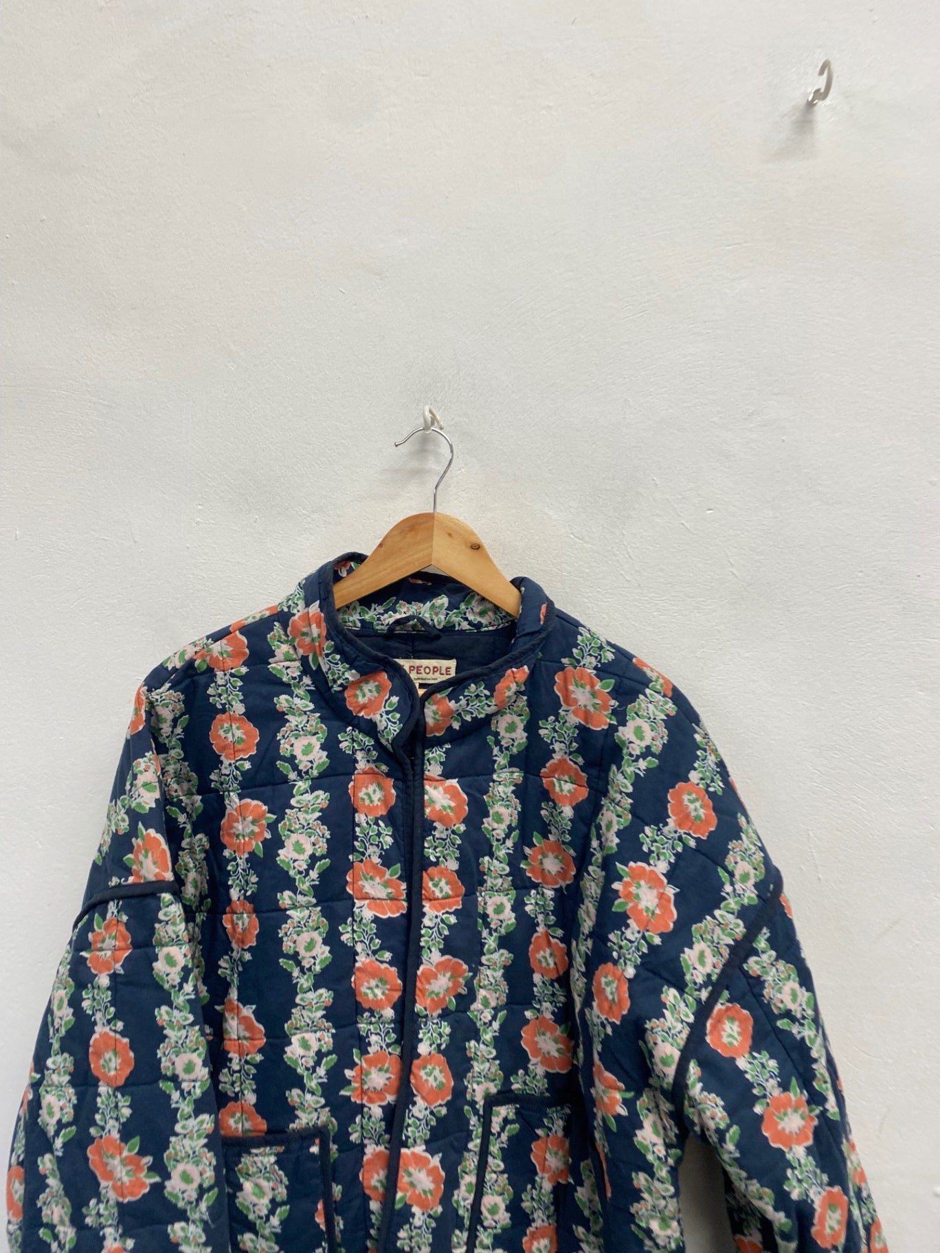 Fabulous Free People Chloe Quilted jacket bomber UK 14 Navy floral AC504